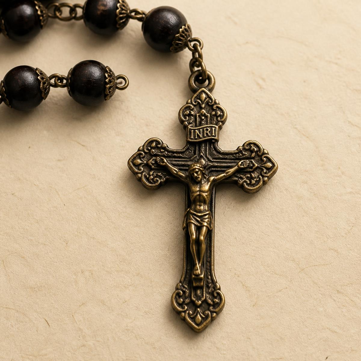 Detalhe do crucifixo do Terço de São Miguel Arcanjo